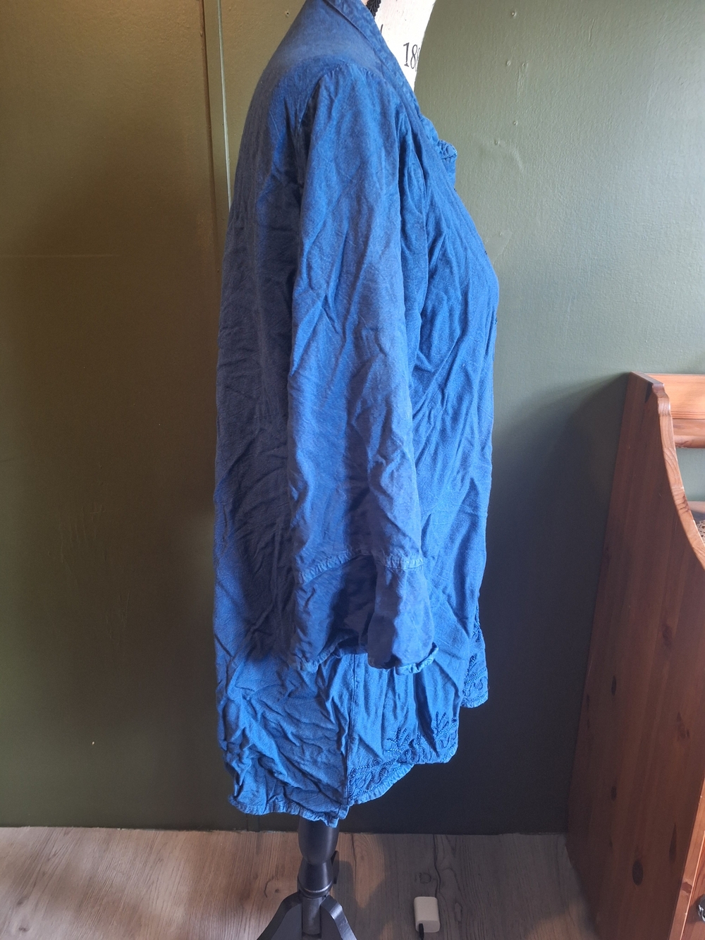 Parsley & Sage Indigo Button-Front Tunic Shirt - Picture 3 of 6